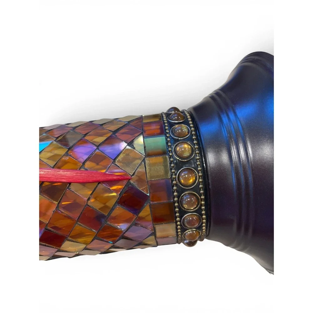 Unbranded mosaic pillar